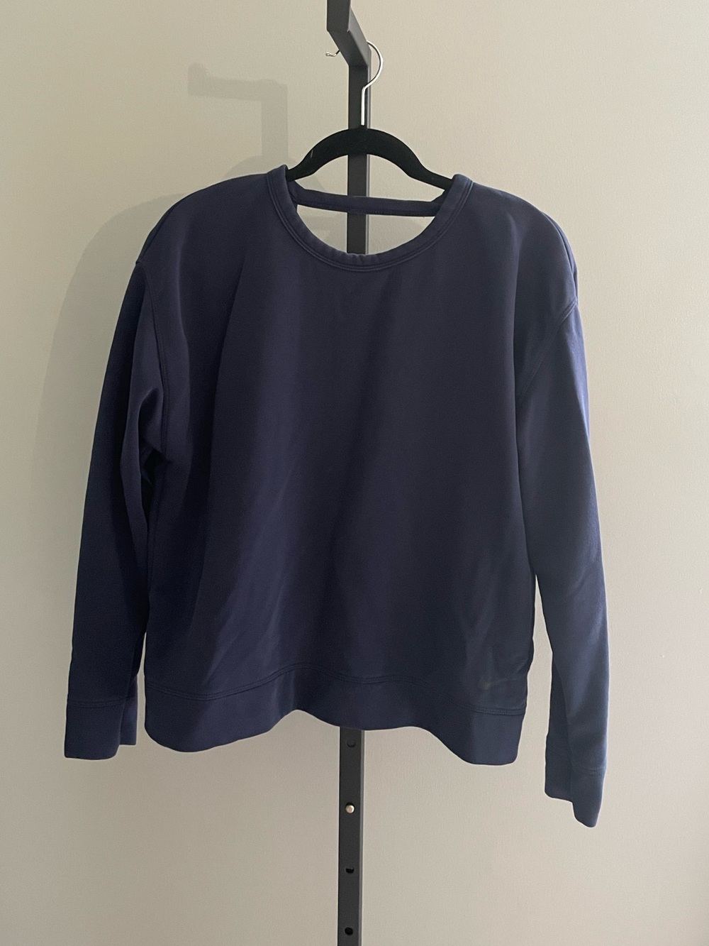 Nike Dry Fit Open Back Navy Blue Sweater Size Medium